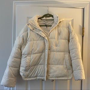 Urban Outfitters Off White Puffer Jacket. Size M. Full Zip Closure.